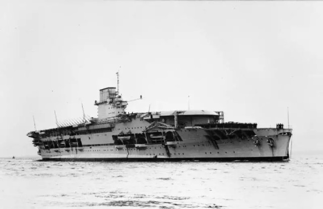 由战列巡洋舰改装而成的"勇敢"号航空母舰——首艘沉没的航母