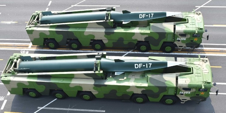 "东风快递"的导弹家族中现役比较著名的型号有东风-21中程弹道导弹
