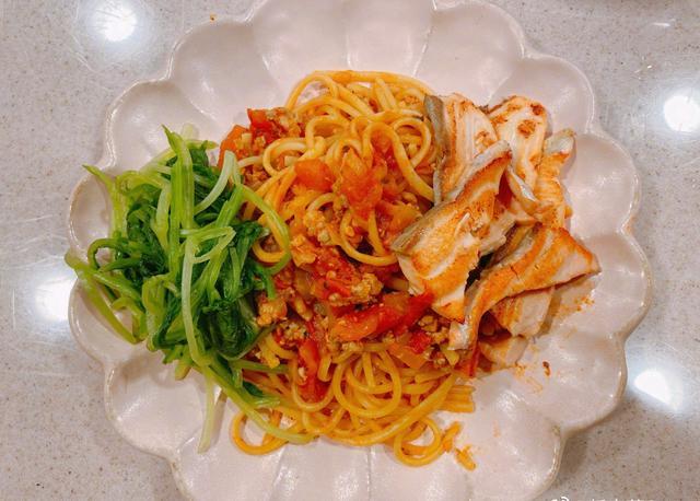 任家萱瘦身秘籍曝光：4种食物，吃的越多，摄入的热量就越少