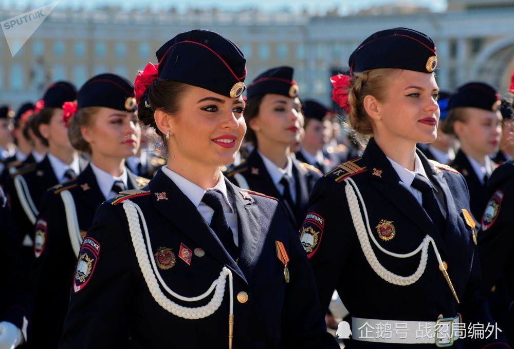 俄罗斯阅兵中一道美丽风景线,飒爽英姿的俄军女兵,值得军迷收藏