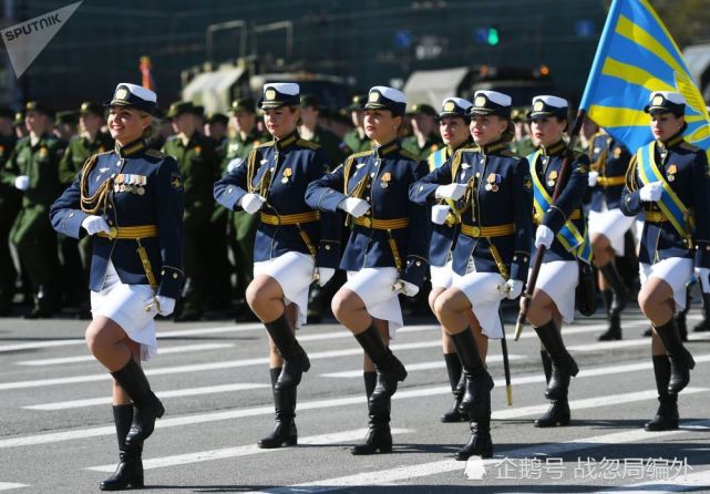 俄罗斯阅兵中一道美丽风景线,飒爽英姿的俄军女兵,值得军迷收藏