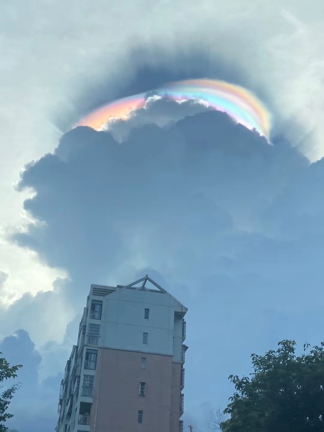 海南突现七彩祥云！分析：对当地确实是好事