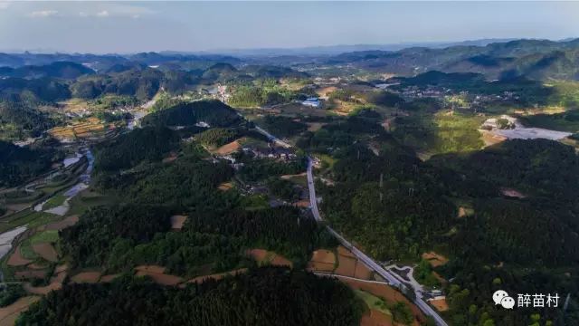 航拍花垣:一条渡船,两省连线,地下矿藏一绝的民乐镇