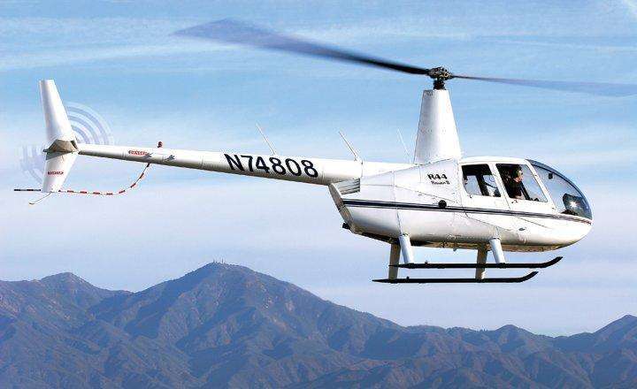 r44,美国罗宾逊直升机公司生产,活塞单发.新机参照价格:400万人民币.