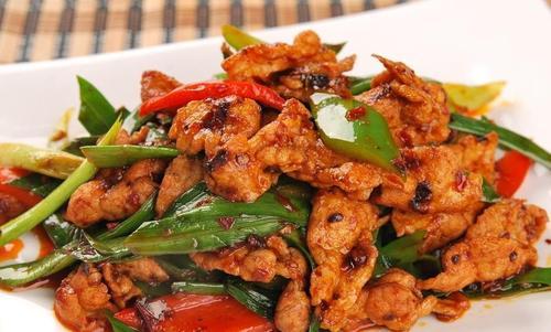 豆沙酥排,红油土鸡片,啤酒五花肉,盐煎肉的做法