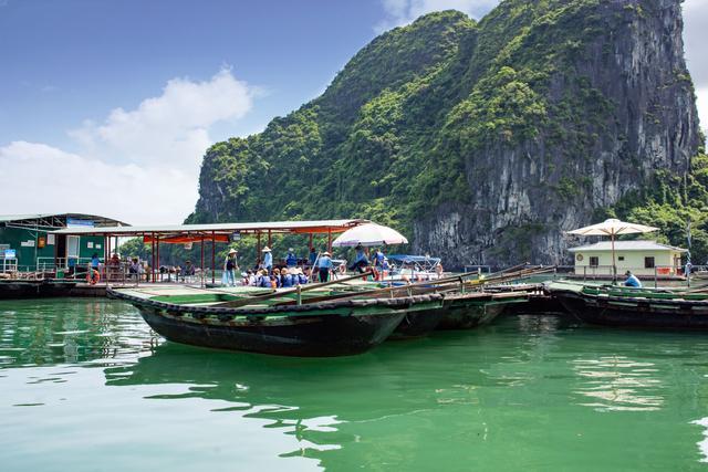 越南最隐蔽的绝美旅游景点,只能坐小船进入,进入还要