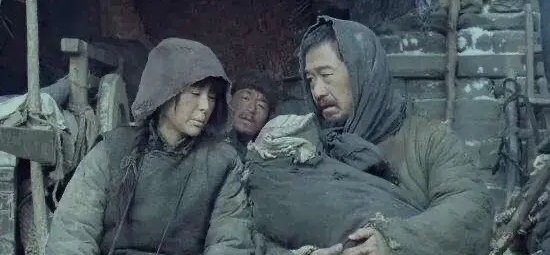 一九四二看着难受愿世界再也没有这样的事发生