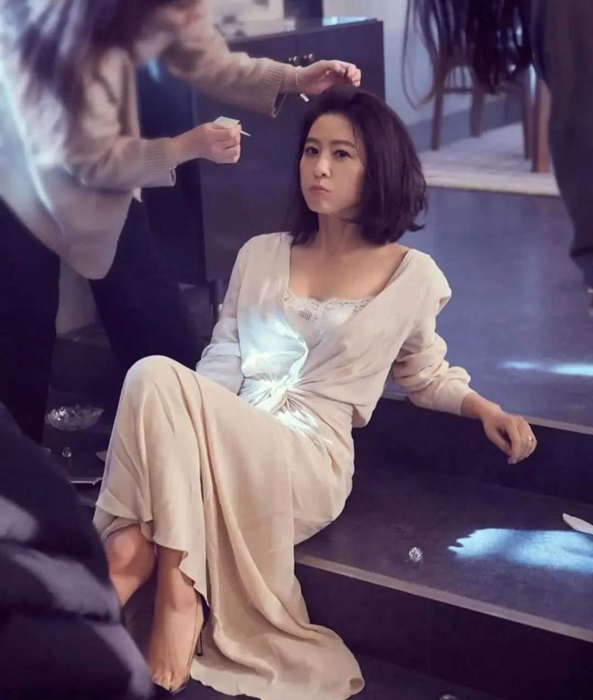 女明星纹身惹争议,《乘风破浪的姐姐》给女团集体"贴膏药"