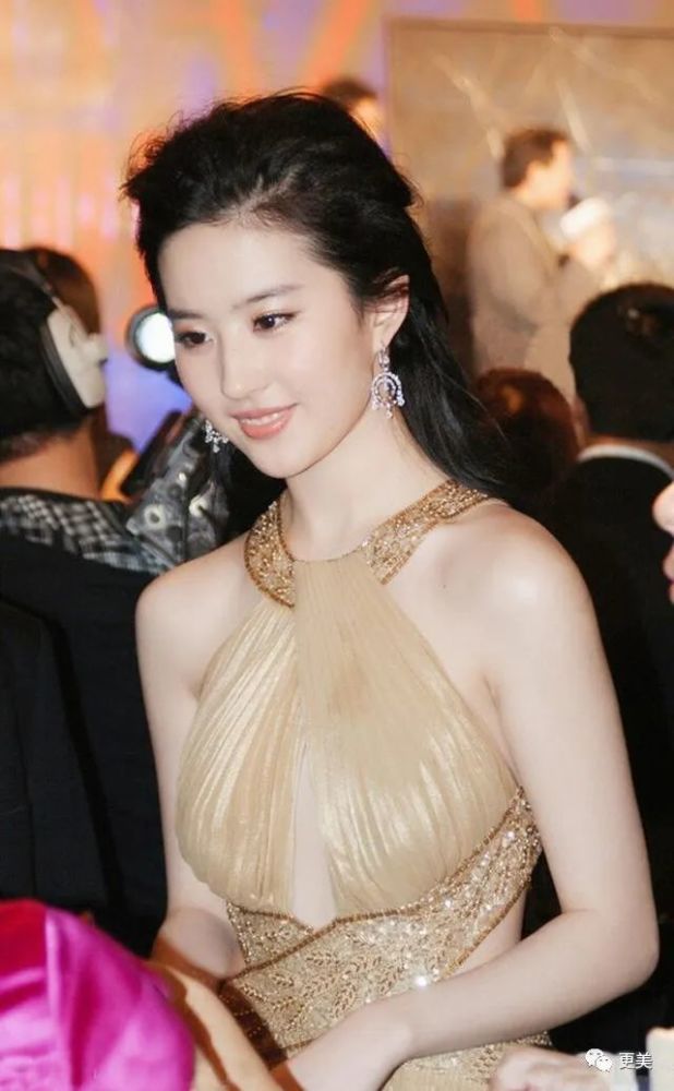 硬炒素颜人设却不敢卸妆，美得吃力的鞠婧祎到底在怕啥？