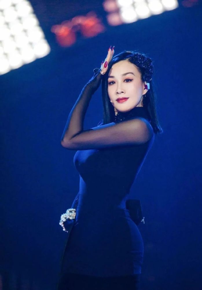 硬炒素颜人设却不敢卸妆，美得吃力的鞠婧祎到底在怕啥？