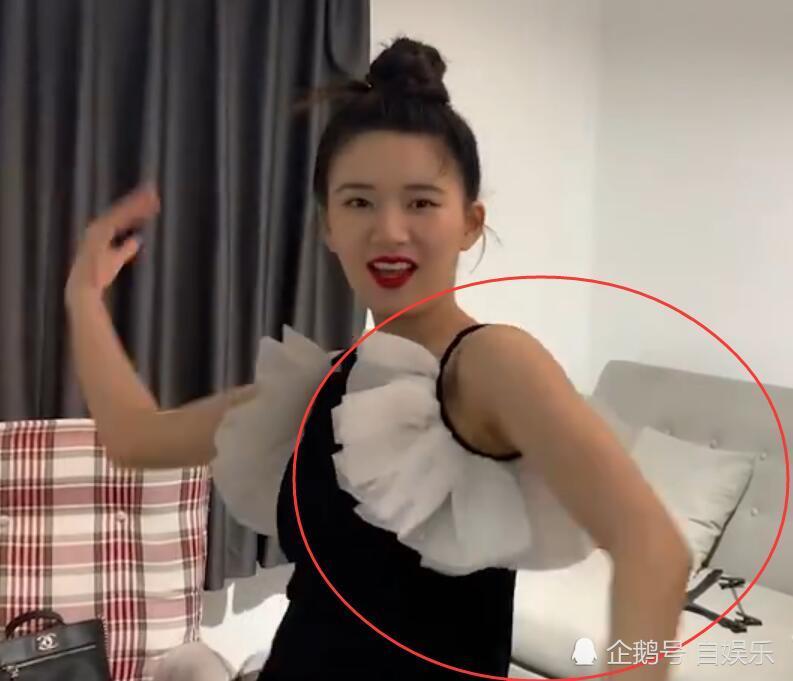 赵露思太能藏肉了,当穿上"拉丁舞裙",才知究竟吃胖了多少