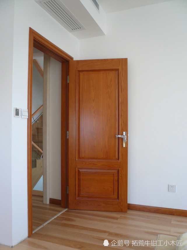 房间门 木门为美国红橡木,接近本色,封闭漆