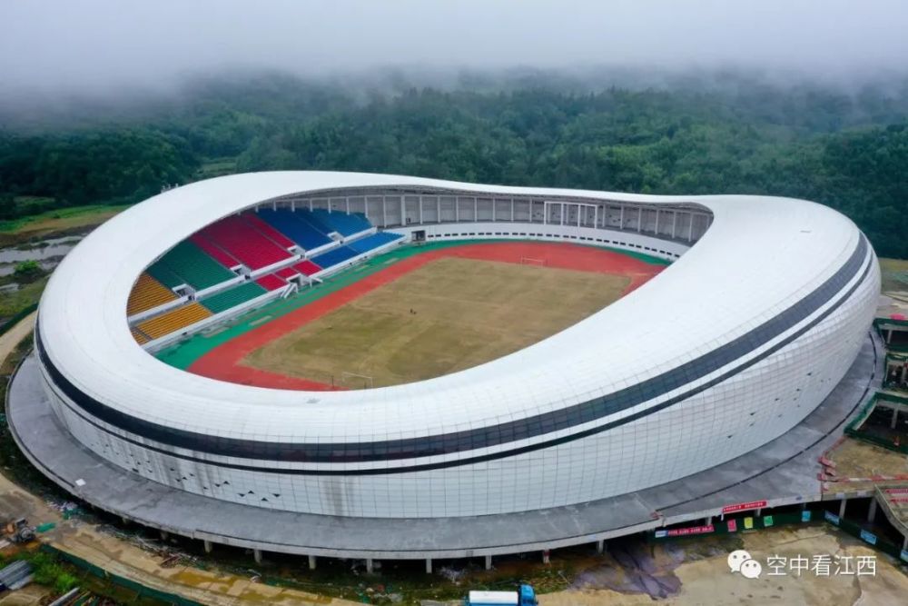 政   摄 近日,在江西省上饶市婺源县,正在加紧建造中的婺源体育中心被