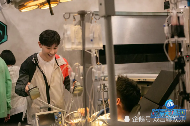 综艺节目密室大逃脱,第二季强势来袭,邓伦杨幂回归看点十足!
