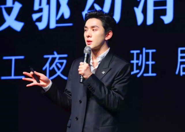 李佳琦撞脸胡歌吴磊照片曝光?200名销售员选7人为何最后留他自己