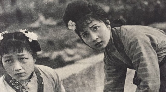 红楼梦里最幸运的女孩,从卑贱丫鬟到正室夫人,一次偶然一步登天