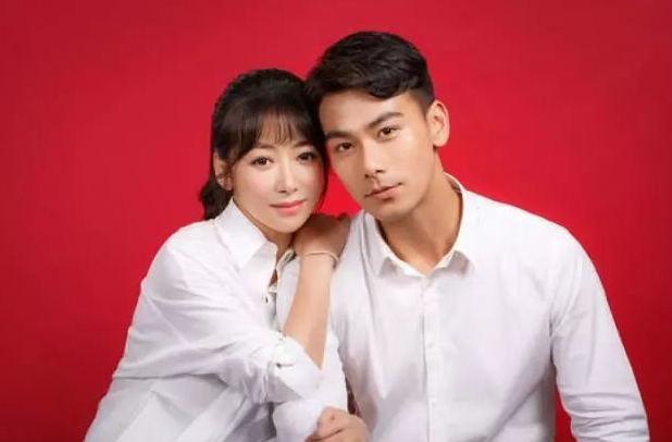 明星结婚红底照:张若昀唐艺昕超甜,就当看到吴京谢楠