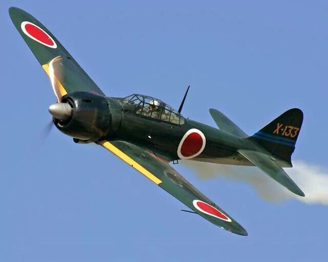 零式战斗机由日本三菱重工公司于1937年开始研制,1940年7月31日服役