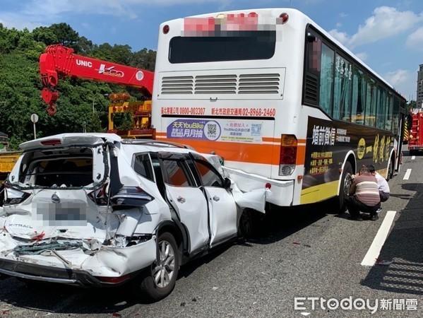快讯/国道3南下5车连环撞 2女1男受伤送医 封2车道车