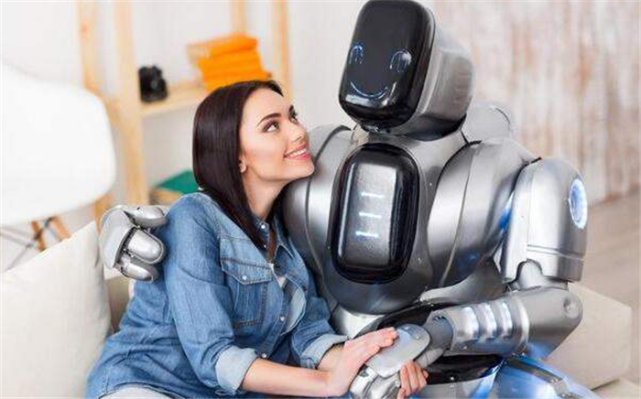 这些男性机器人在检测到女主人情绪低落的时候,还会主动去安慰她,做