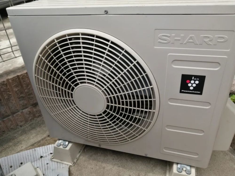 千叶县柏市出一台2016年制的夏普空调室外机和空调