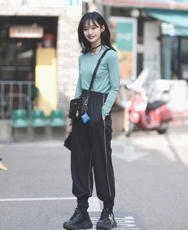 韩国首尔女生街拍,艳压国内的网红,风格多变性感又撩人