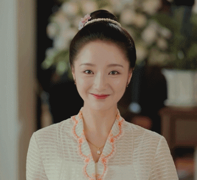 央视翻拍童年虐心剧《小娘惹》口碑获赞,肖燕演技灵动,美食吸睛