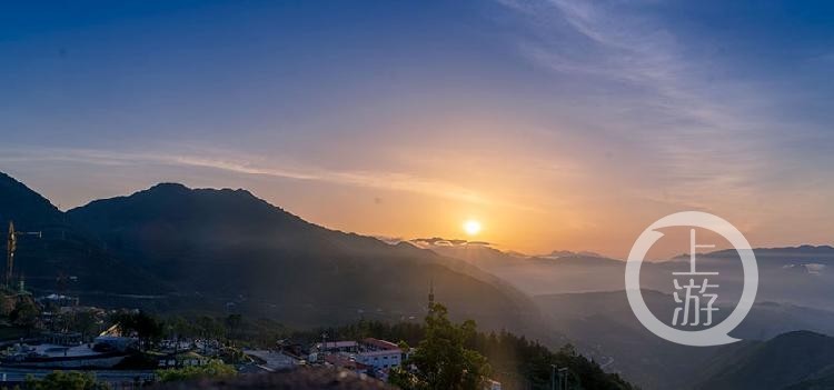 摩天岭日出景观,"三峡·云岭江山"地处著名风景名胜区,坐拥好山好水好