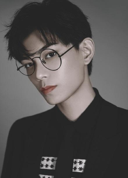 丁禹兮,蔡徐坤,王一博,95后男星戴眼镜有多绝?