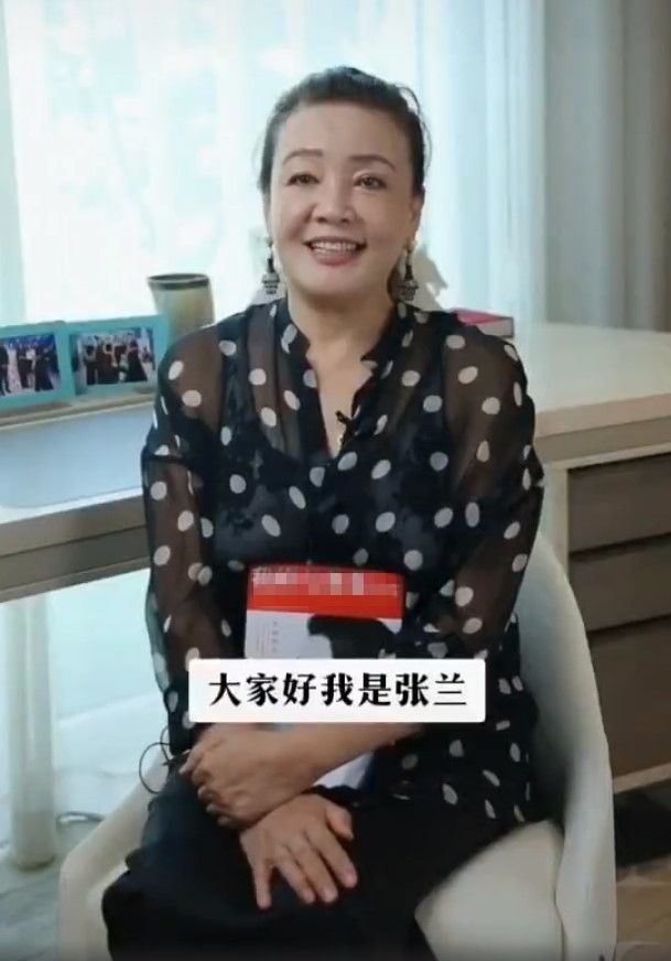 张兰的确是62岁,但一点也不妨碍她穿的漂亮,晒照真实不修图!
