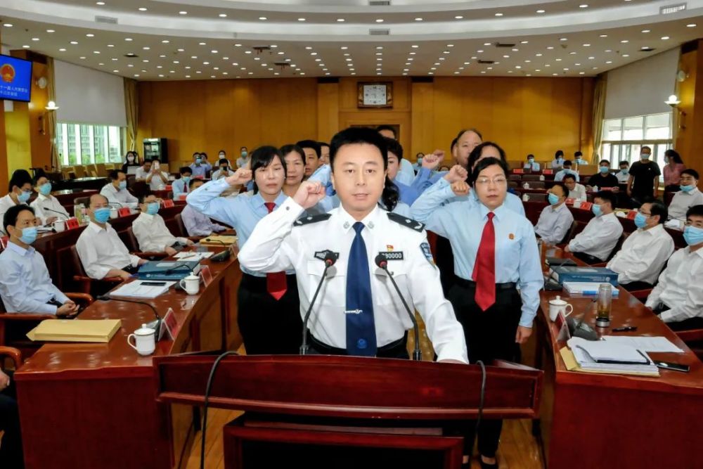 刘江全票当选平顶山市公安局局长