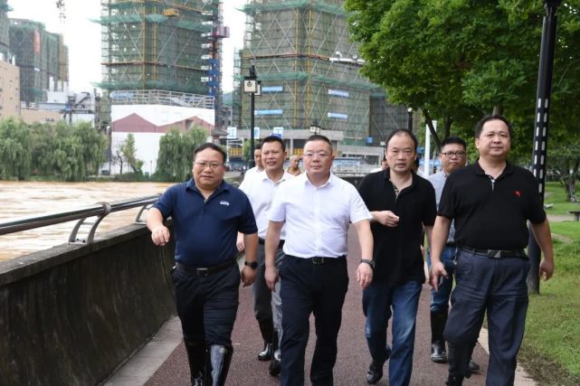 县委书记潘晓辉检查指导防汛工作时强调:确保人民群众生命财产安全