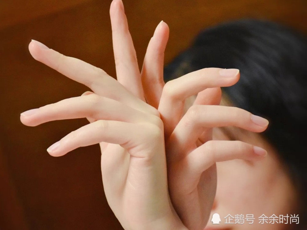 拯救"老树皮"手的四部曲,养出纤纤少女手,嫩滑白皙又修长!
