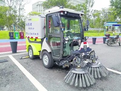 【前沿】无人驾驶清扫车亮相上海临港,可精准扫垃圾