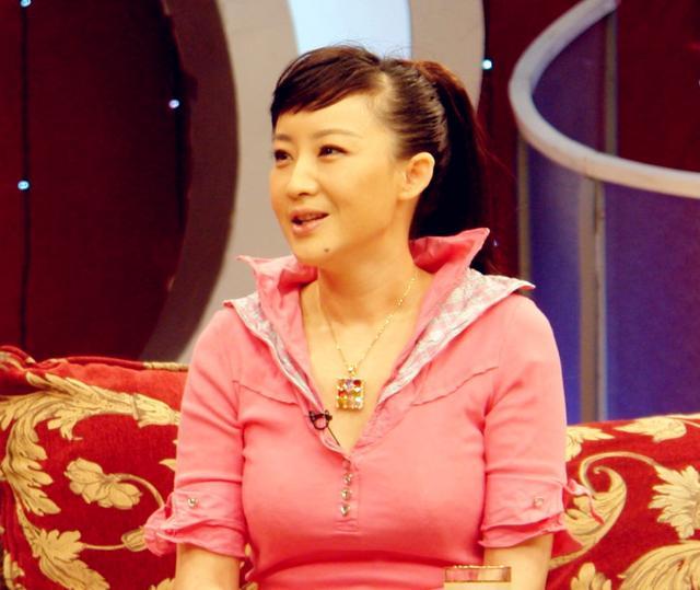 被二婚的潘蔚"插足"婚姻,买红妹和女儿遭抛弃,如今两人生活天差地别!