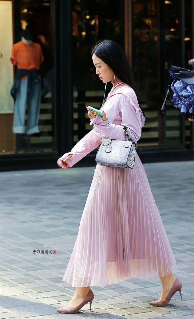 街拍:高跟鞋美女,每一步都优雅