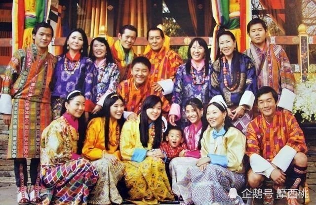 不丹老国王娶了4个妻子生下10个孩子,而10个孩子又各自成婚生子.