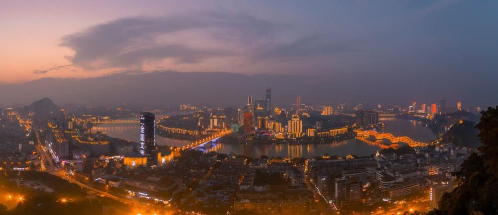 桂林城市夜景对比柳州夜景 哪个更加好看呢?
