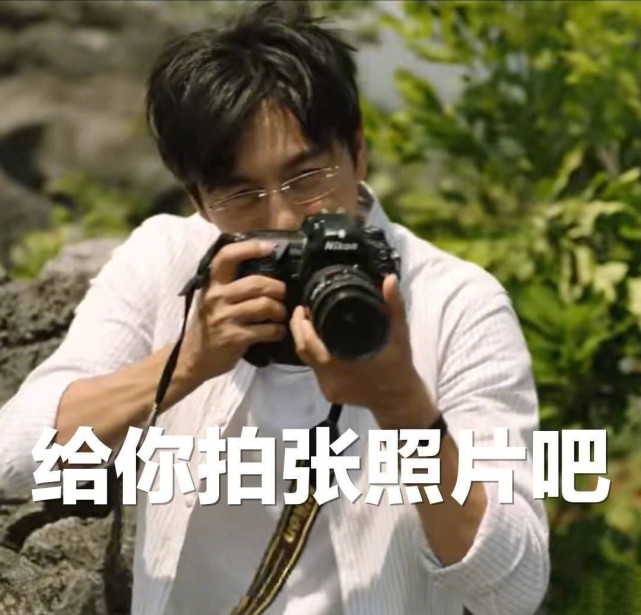 白敬亭一下子就把他推开了,说这是另外的价钱.