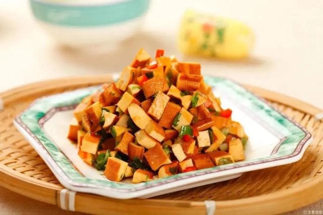 高庄豆腐干 始于清咸丰年间 距今有百年历史 高庄豆腐干制作 精细独特