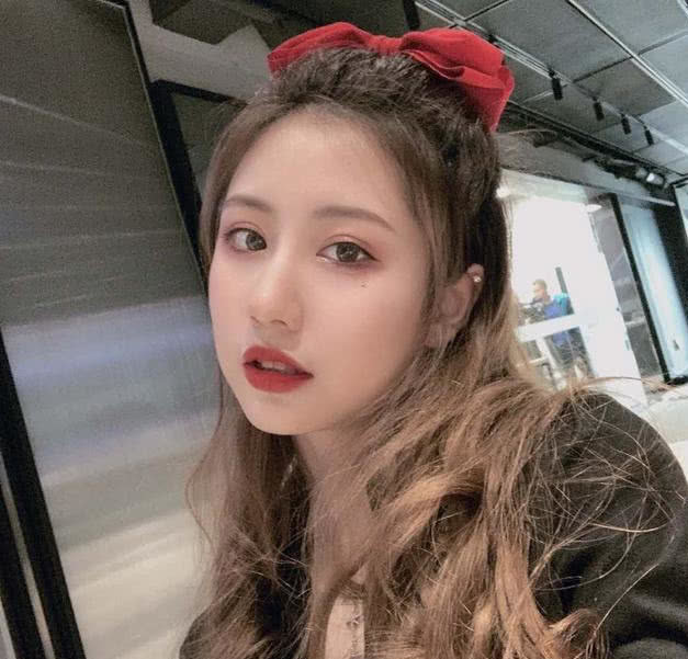 lpl女解说比赛辱骂Faker是怎么回事？骂faker的女解说是谁？