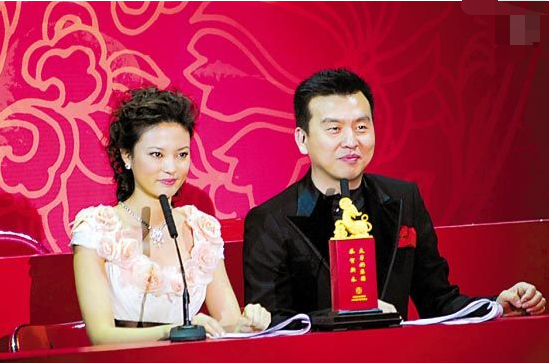 3次主持央视春晚,2任丈夫都因经济问题被抓,刘芳菲这些年去哪了