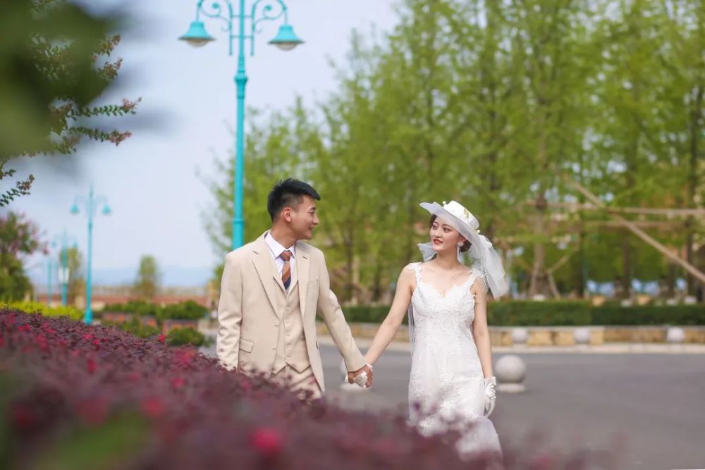 回母校拍婚纱_动漫婚纱情侣头像