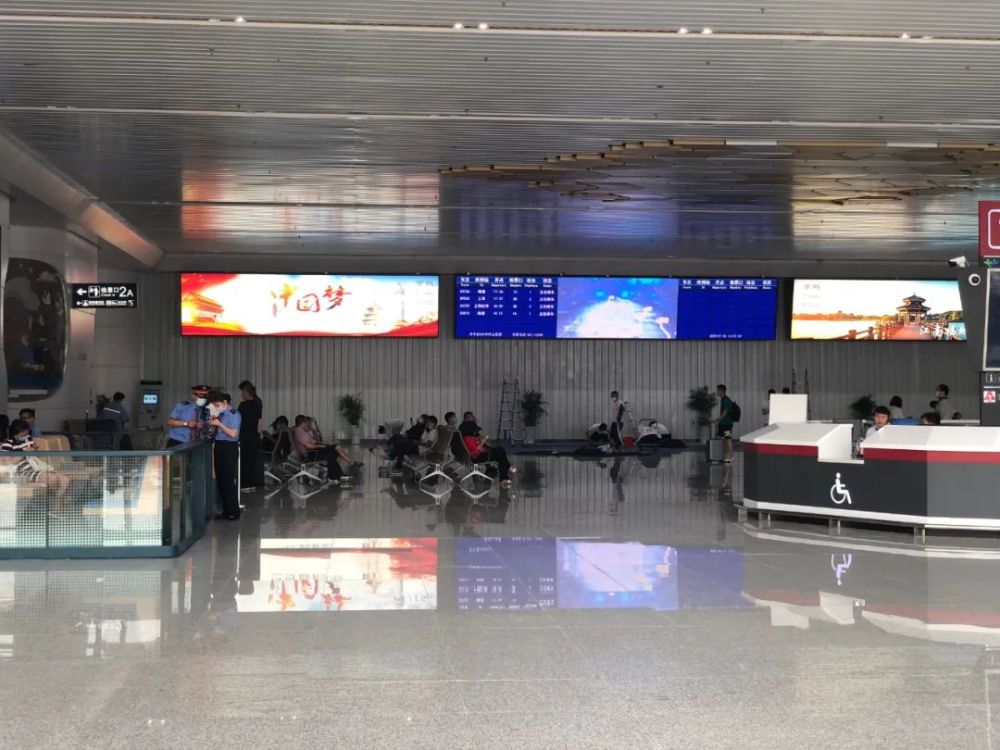 常熟高铁通车了!第一批坐上的乘客 从现场发来了一大波炫耀照片