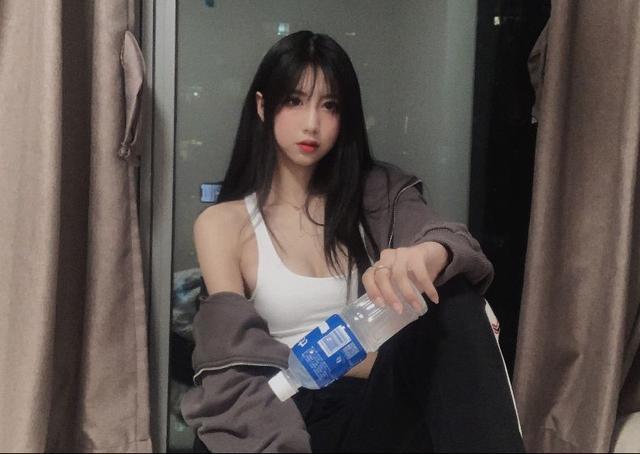 LCK女解说千寻道歉是怎么回事？千寻小豆包为什么要道歉？