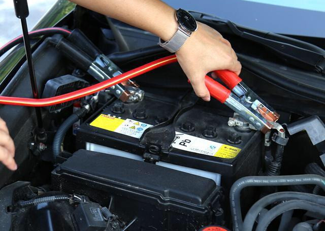 最后再查看车内是否存在没有关闭掉的充电设备,而导致汽车电量亏损
