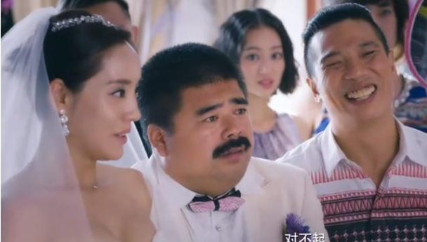 在现实中,秋雅最终是选择了和一位外表其貌不扬年纪跟她父亲相仿的