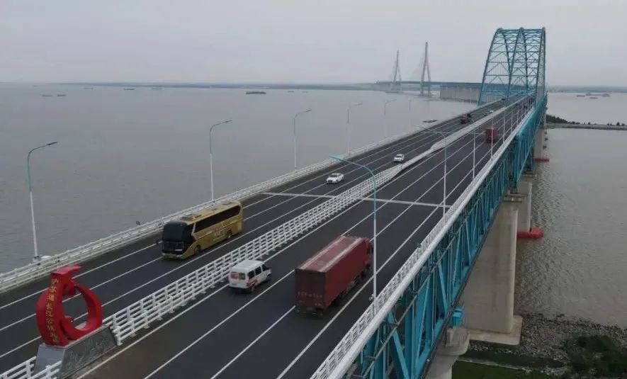 17时18分,沪苏通长江公铁大桥已开放通行!