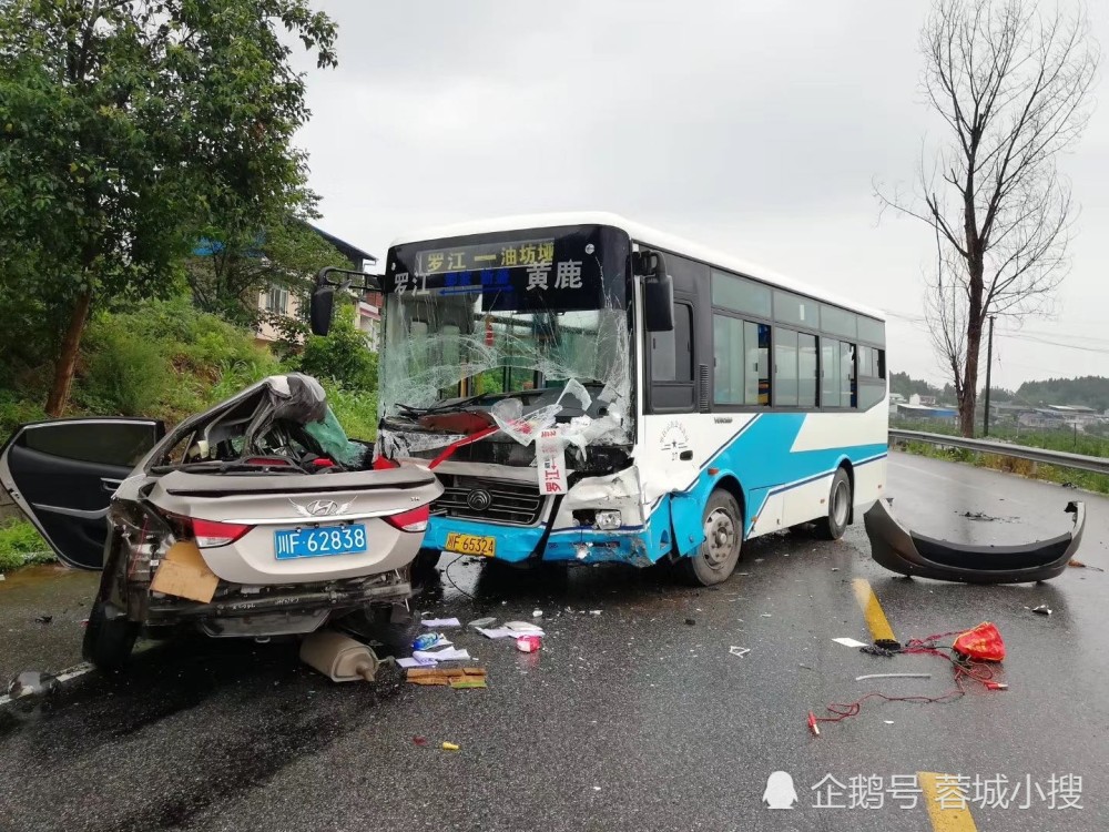 惨烈!德阳一轿车与公交车迎面相撞 致轿车司机当场死亡