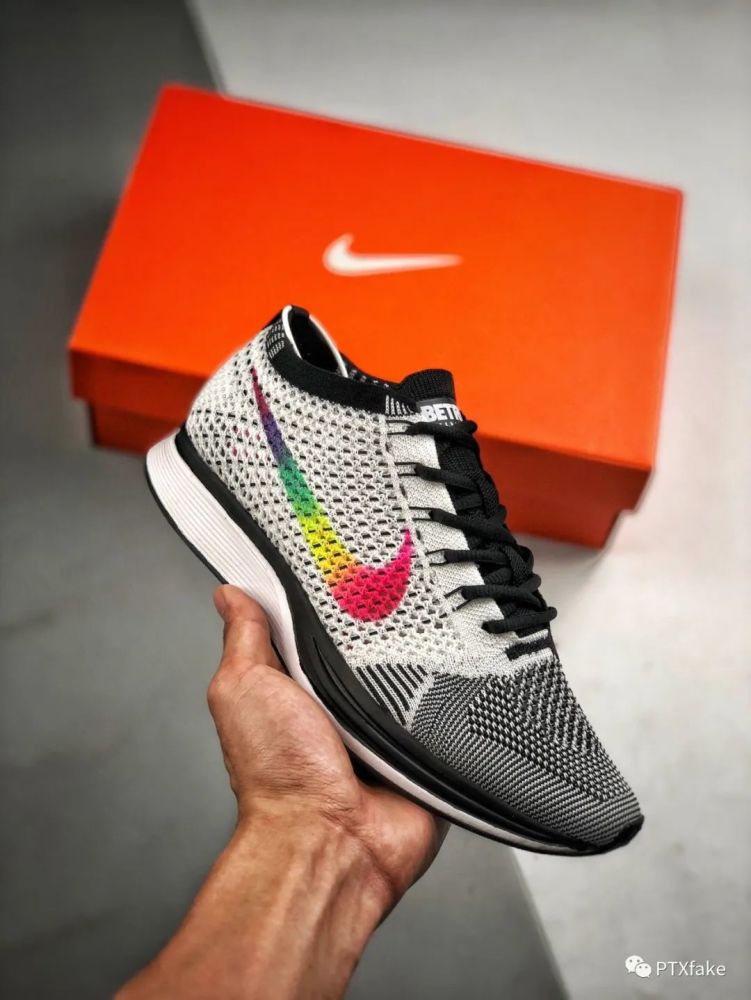 彩虹色勾＋阴阳鞋面，NikeFR复古跑鞋开箱测评！